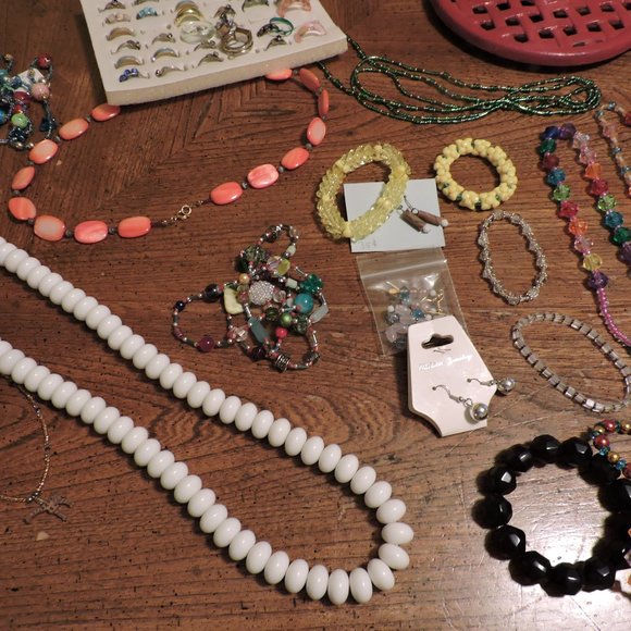 22 pieces of JEWELRY ... handcrafted & prepackaged - Picture 4 of 5